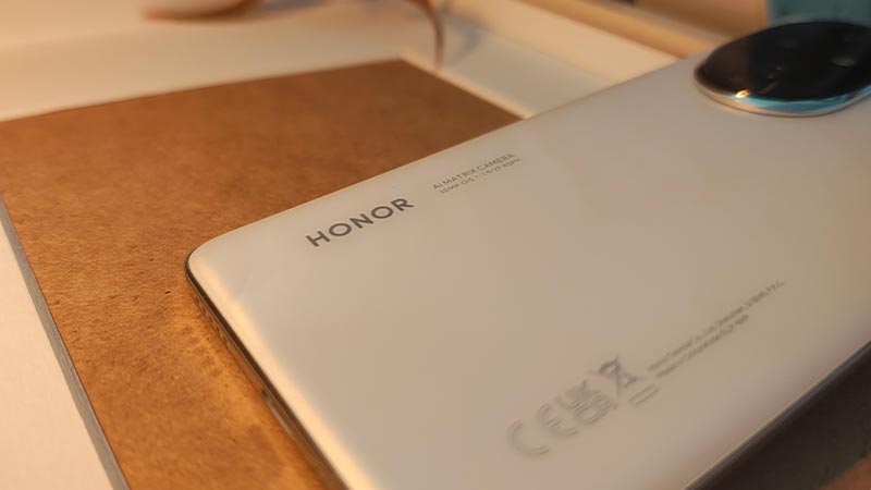 recensione Honor 200 pro retro madre perla